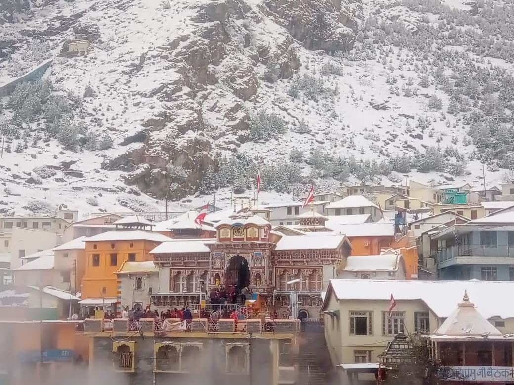 Uttarakhand Weather winter, winter 2022: Bitter cold weather in badrinath river and waterfall frozen photos