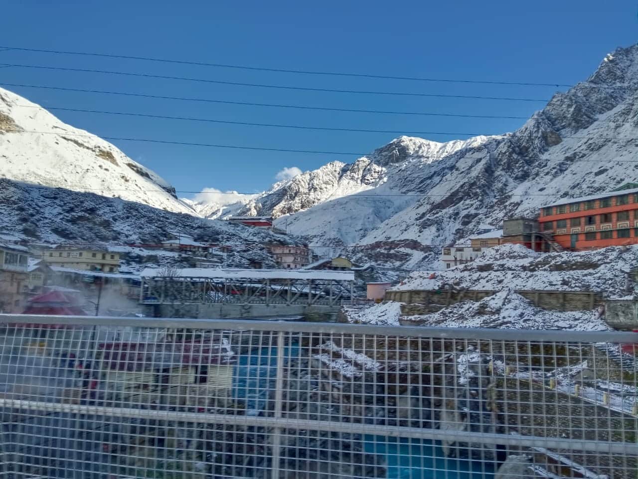 Uttarakhand Snowfall News: Badrinath dham covered with heavy snow see amazing Visuals