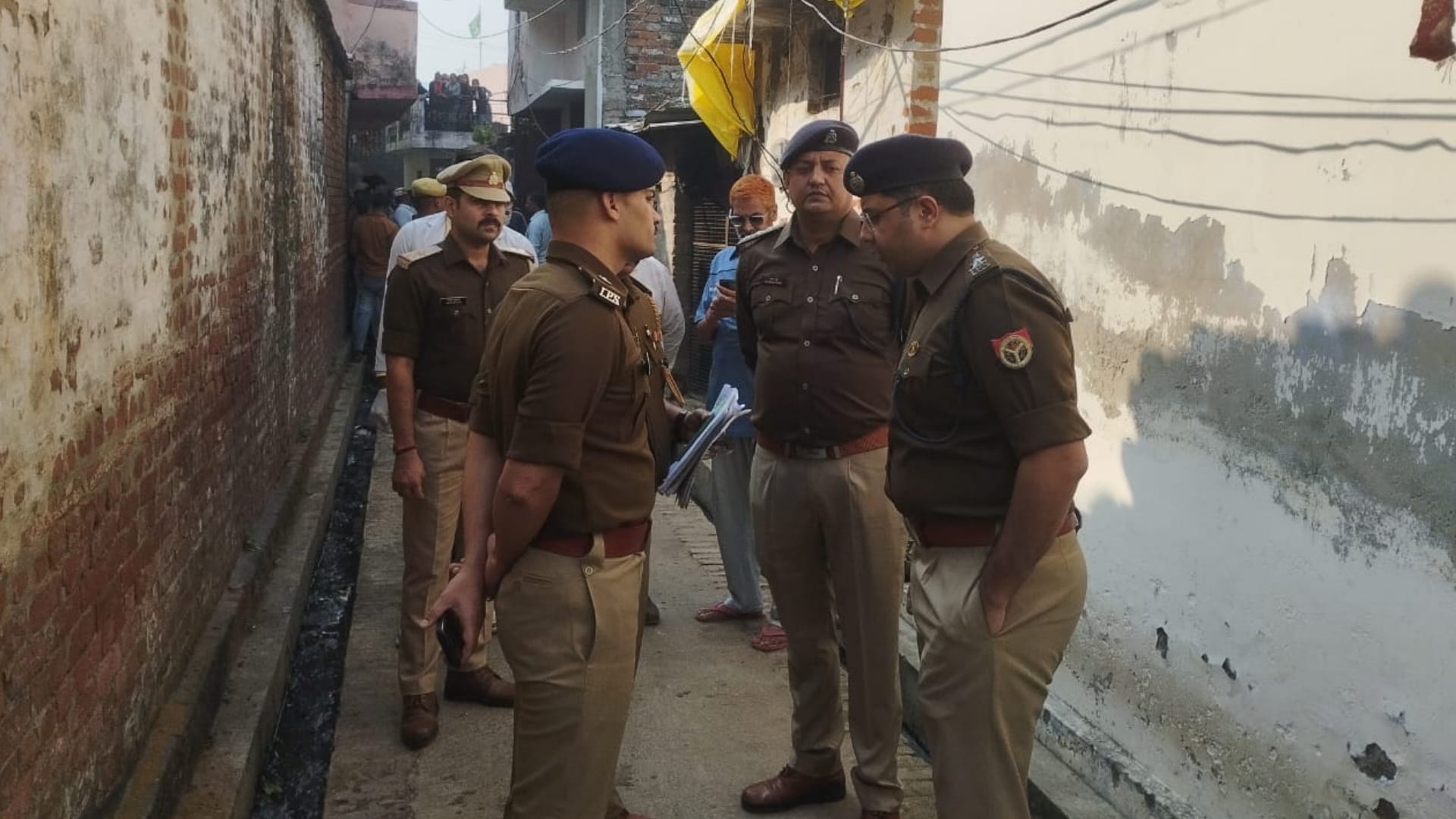 Triple Suicide in Gorakhpur father hang himself with two daughters