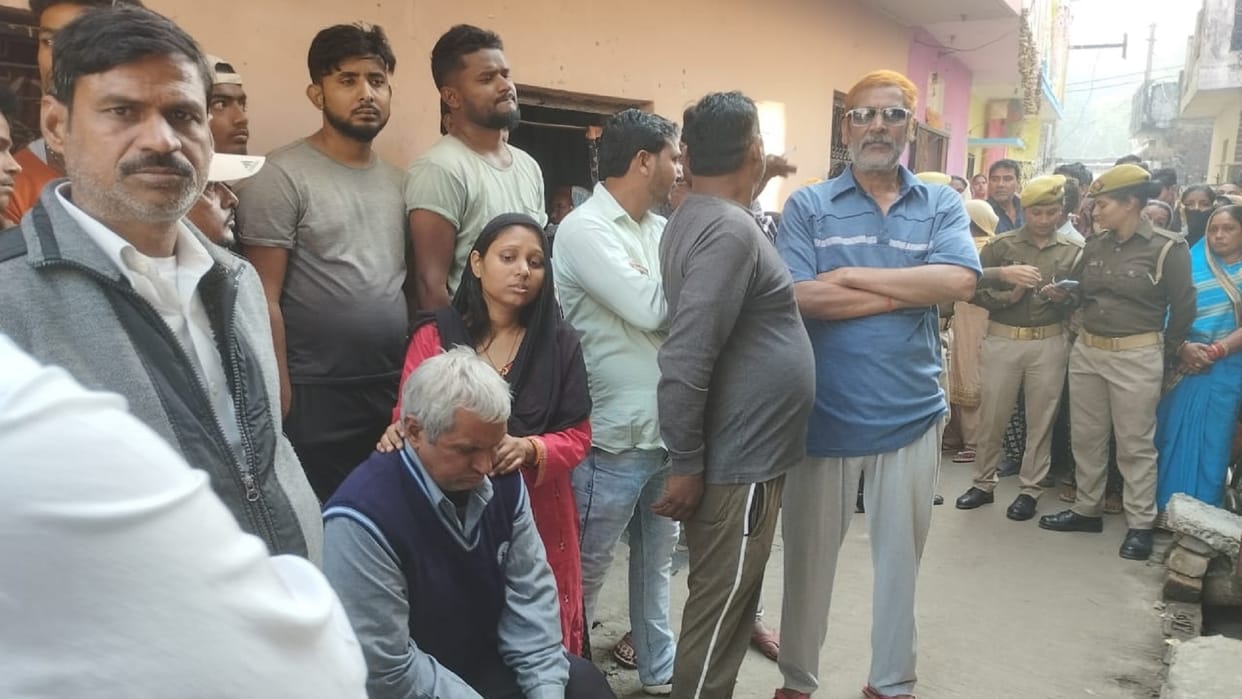 Gorakhpur Suicide Father and two daughters committed suicide by hanging in Shahpur  suicide note found