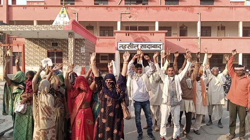 Hathras: Ration dealer's aide detained for threatening card holders