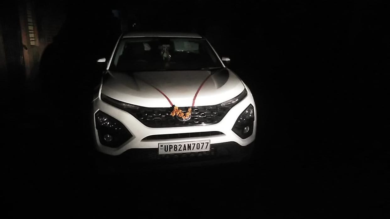 Hathras: Three youths riding Fortuner car, who were fighting, caught
