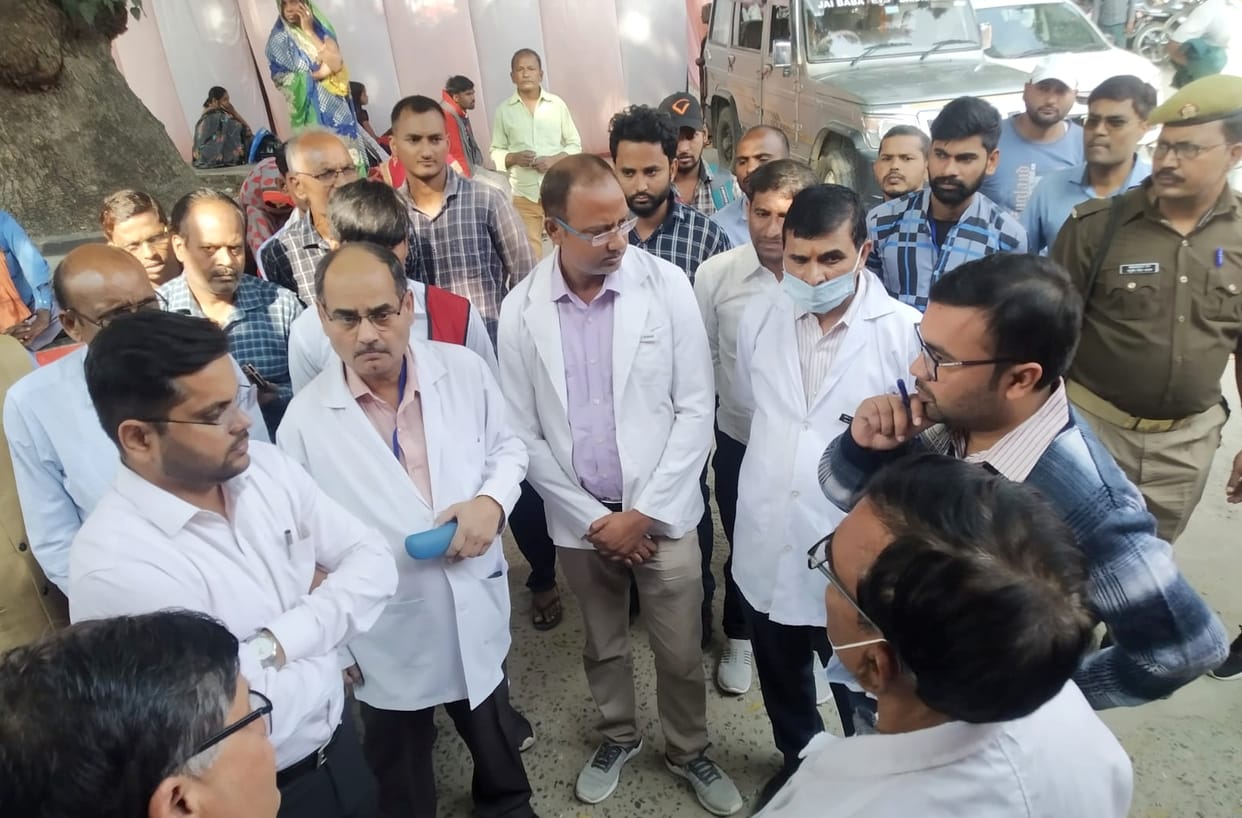 DM caught red handed doctors prescribing medicines outside