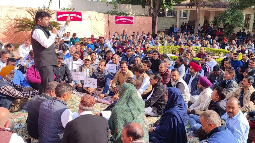 teachers protest in muthi jammu under Jammu Kashmir Teacher Forum banner