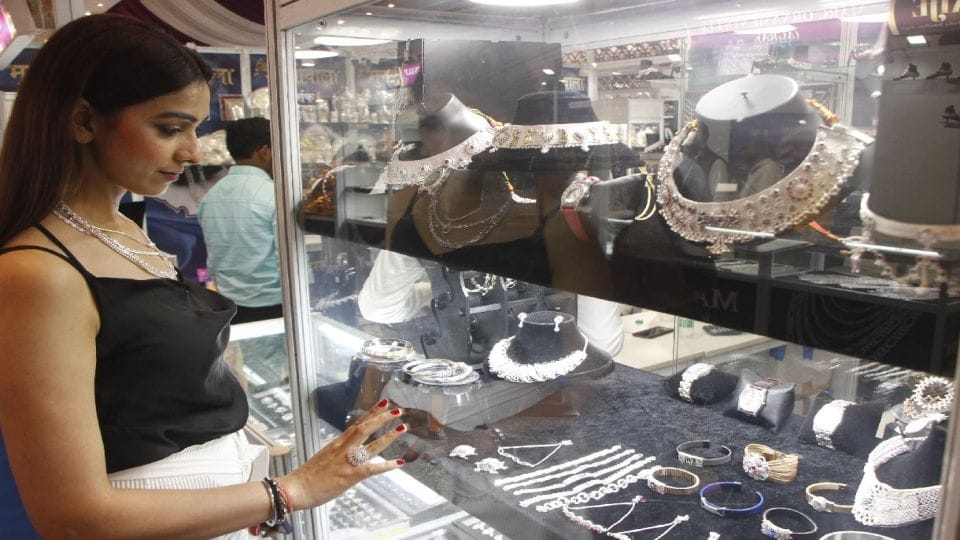 Foundation of 1100 crore business laid in Jewellery Expo in Agra