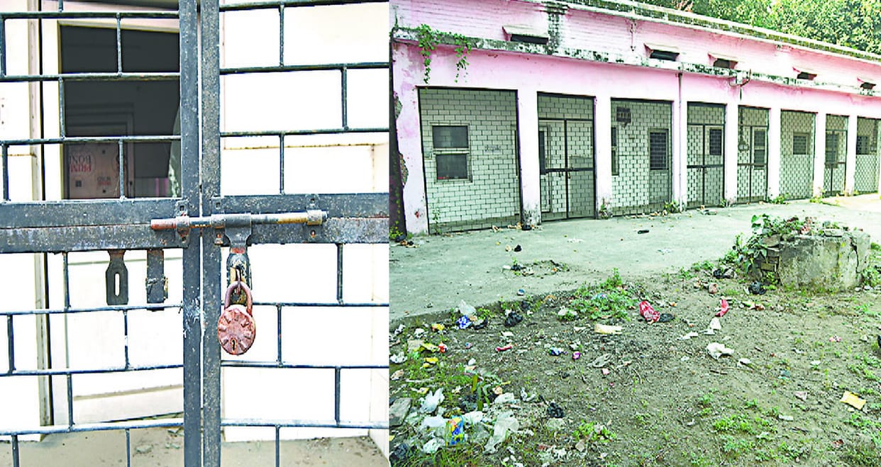 Medical college, private ward of district hospital in bad condition, hanging locks, no staff