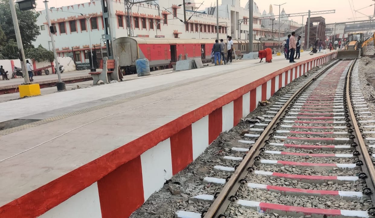 Varanasi Platform number three work completed lift and escalator will start soon