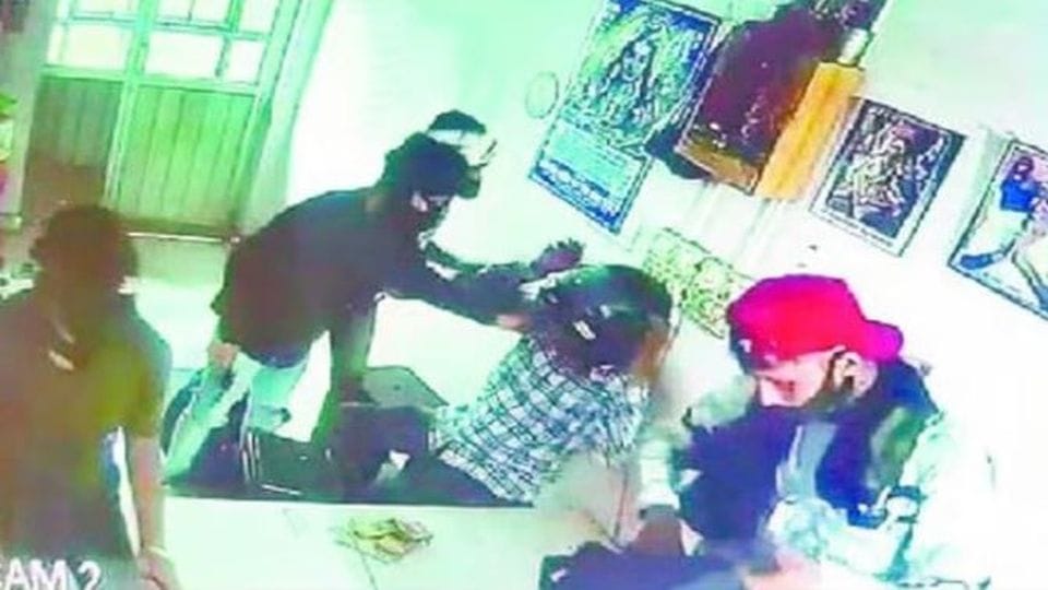 Police filed chargesheet filed in the courier company office robbery case in Agra