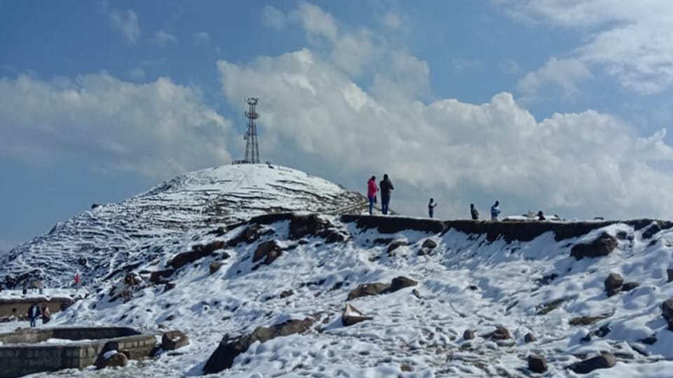 Snowfall in Jammu nathatop tourists increasing at tourist place Patnitop photos