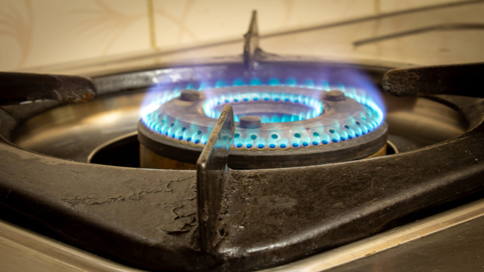 Solar Stove Price Specification Installing Process Know All details Here in Hindi