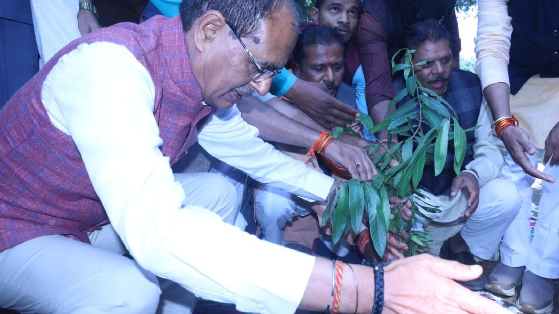 Government will give double compensation on loss of crops by wildlife CM Shivraj announced in Bandhavgarh