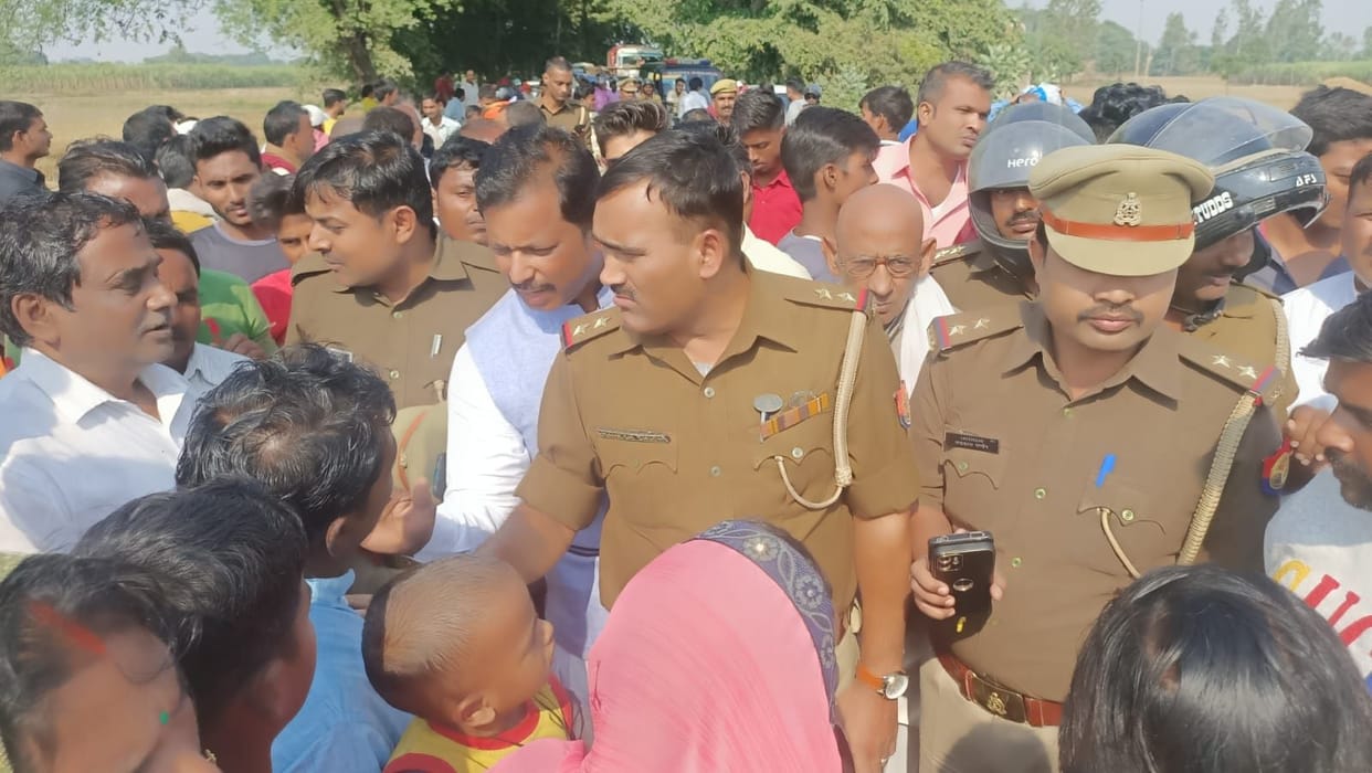 Injured teenager dies, jammed in protest against police