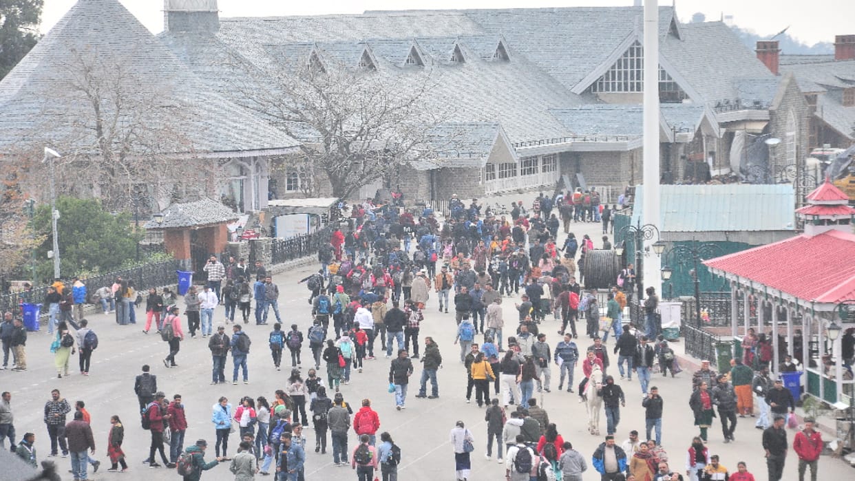 Tourism business picks up pace after snowfall in himachal, advance booking of rooms in hotels started
