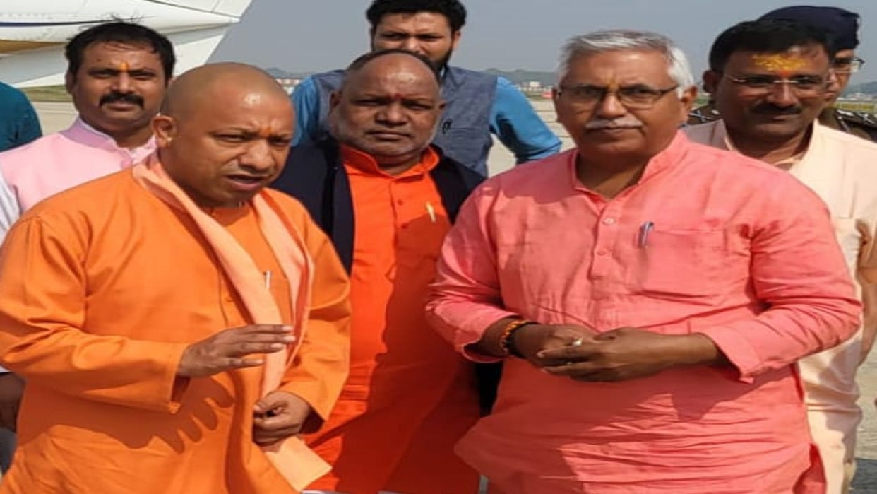 CM Yogi reaches Varanasi airport BJP leaders warmly welcome leave for Sonbhadra by helicopter