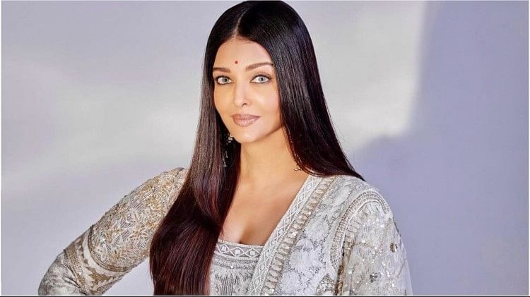 Aishwarya Rai Nangi Video Chudai Ka Bf - Aishwarya Rai:à¤«à¥ˆà¤‚à¤¸ à¤•à¥‹ à¤¨à¤¹à¥€à¤‚ à¤°à¤¾à¤¸ à¤†à¤¯à¤¾ à¤à¤¶à¥à¤µà¤°à¥à¤¯à¤¾ à¤•à¤¾ à¤¬à¥‡à¤Ÿà¥€ à¤†à¤°à¤¾à¤§à¥à¤¯à¤¾ à¤•à¥‹ à¤²à¤¿à¤ª à¤•à¤¿à¤¸  à¤•à¤°à¤¨à¤¾, à¤¸à¥‹à¤¶à¤² à¤®à¥€à¤¡à¤¿à¤¯à¤¾ à¤ªà¤° à¤†à¤ªà¤¸ à¤®à¥‡à¤‚ à¤­à¤¿à¤¡à¤¼à¥‡ - Ai