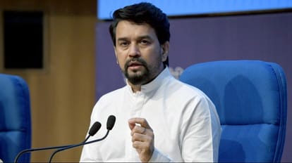 Maharashtra: Anurag Thakur retaliated on Uddhav Thackeray's vaccine statement