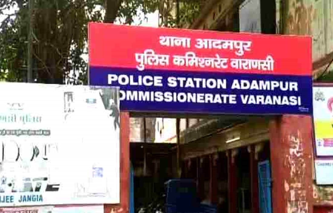 Two policemen including lady constable line hazir in varanasi in the case of entanglement with  inspector
