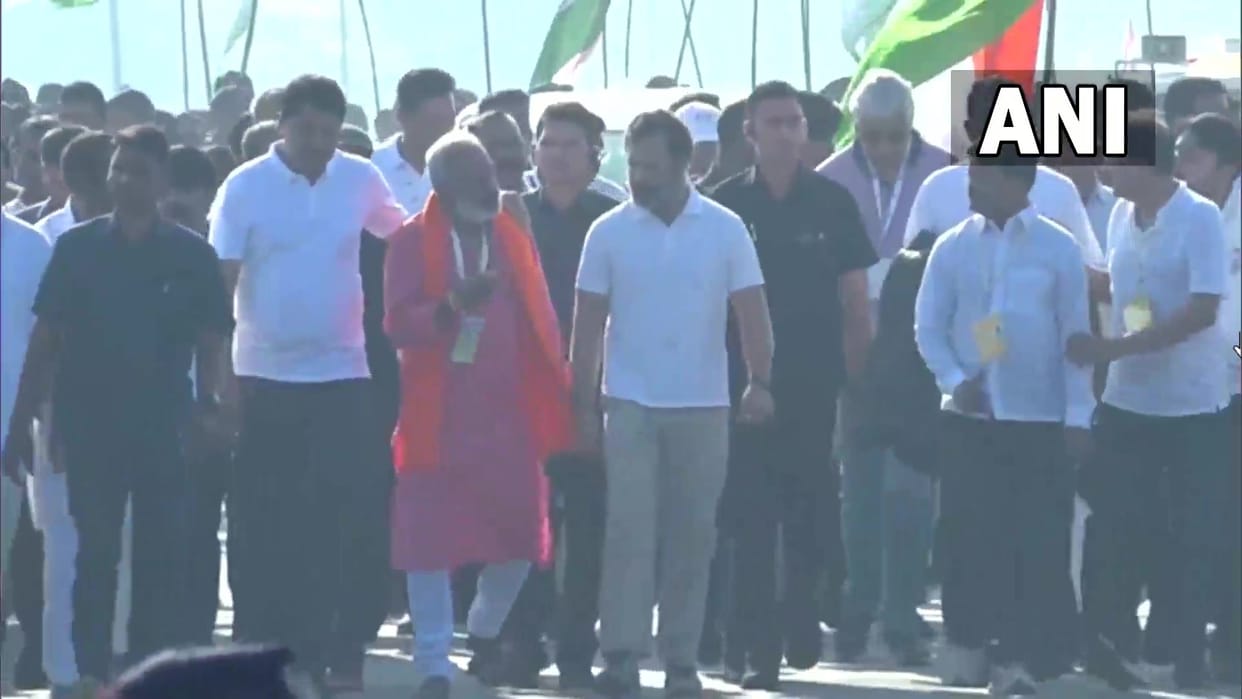 Rahul resumes Bharat Jodo Yatra from Washim, Pilot will join today