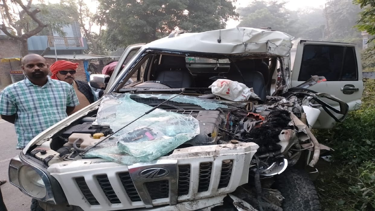 Road accident in Mau: Scorpio full of wedding procession collided with truck, ten injured many serious