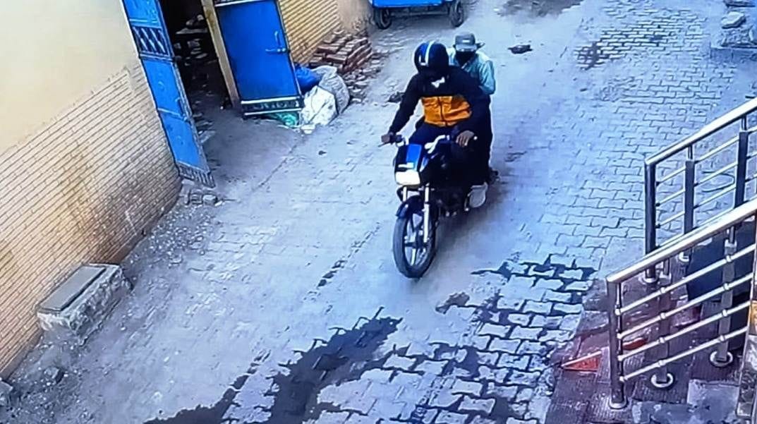 The miscreant absconded after committing robbery of 50 thousand on the power of pistol at CSC center