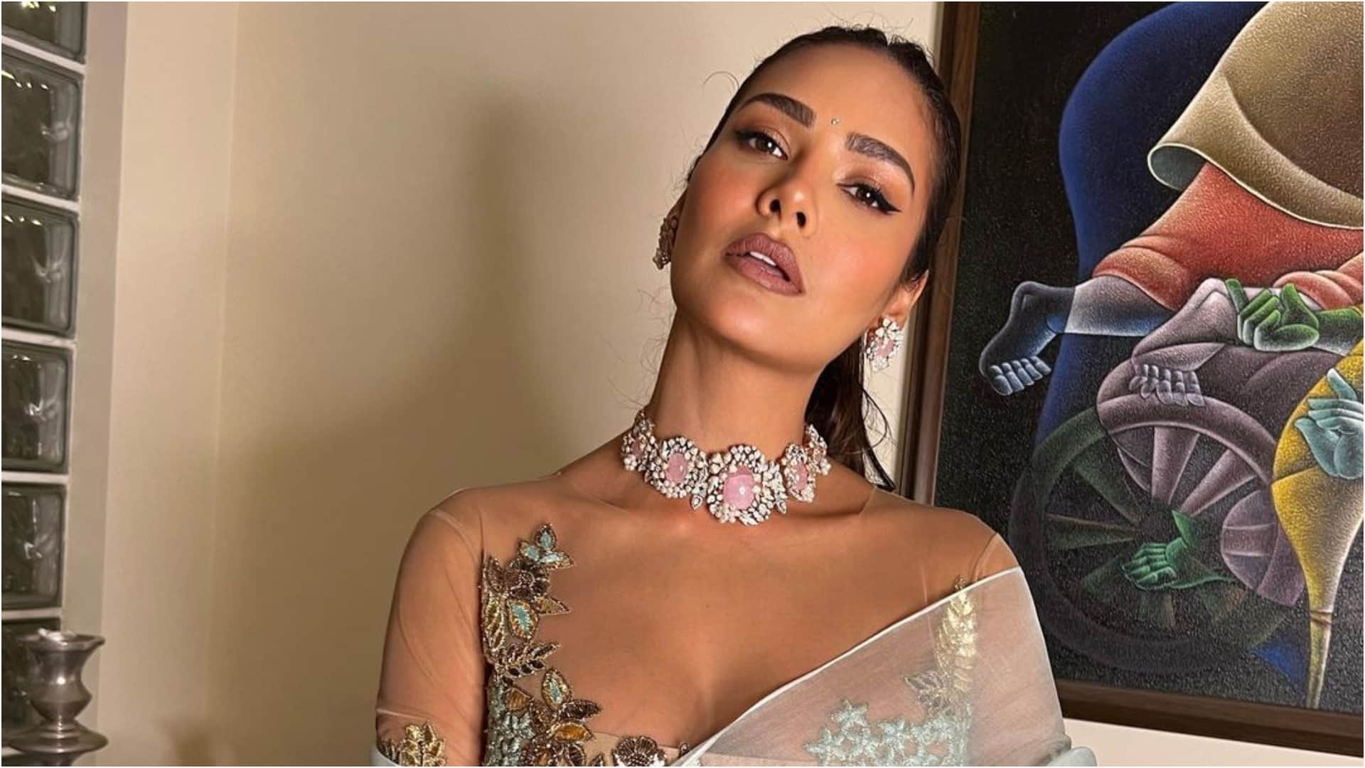 Styling Tips for newly wed bride avoid wear these type of blouse in in laws house