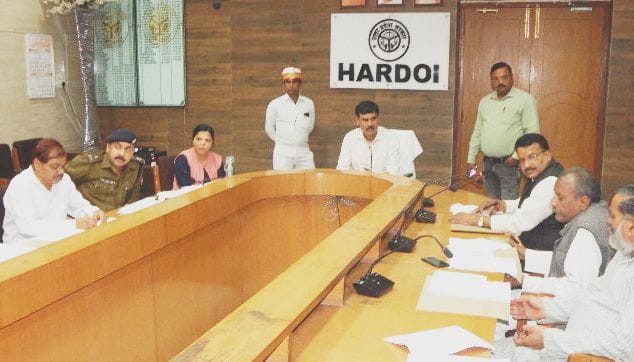 Hardoi, Booths built in five municipality offices should be replaced