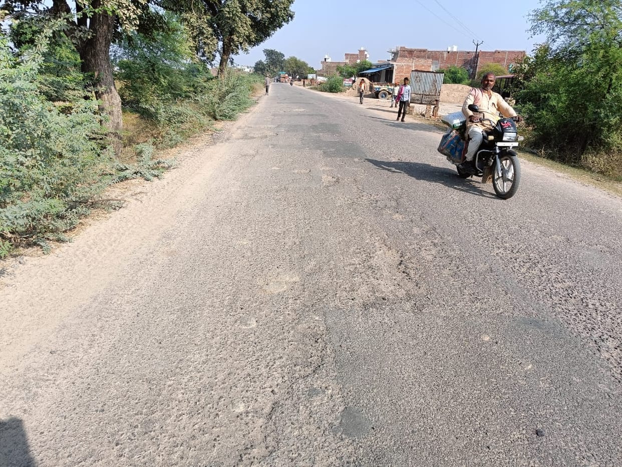 Banda: Banda-Baberu state road incomplete despite spending 40 crores