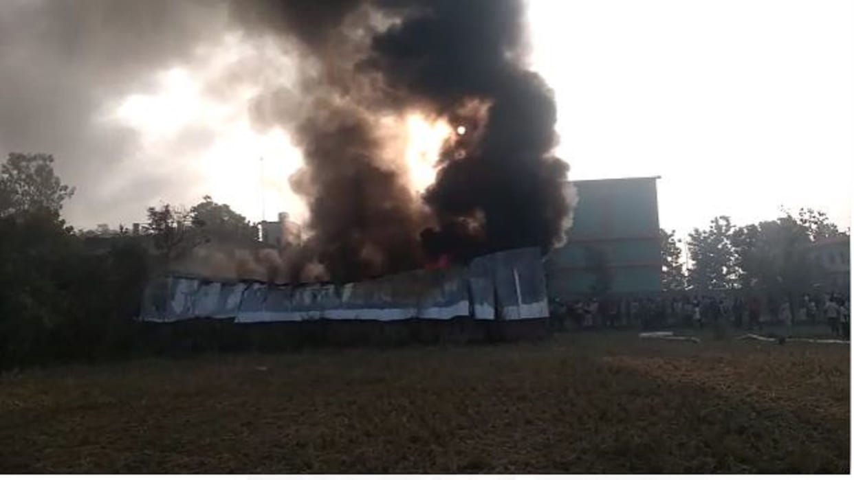 fire in the godown A child got scorched, the fire brigade arrived two hours late anger among the people