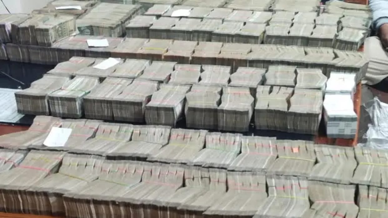 2 crore 60 lakh hawala money recovered from luxury car in Chittorgarh
