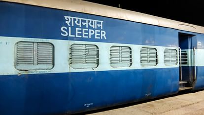 Delhi : गोरखपुर रूट पर 150 से अधिक ट्रेनें प्रभावित, 86 निरस्त, रेलवे ने जारी की अधिसूचना More than 150 trains affected on Gorakhpur route, 86 cancelled.