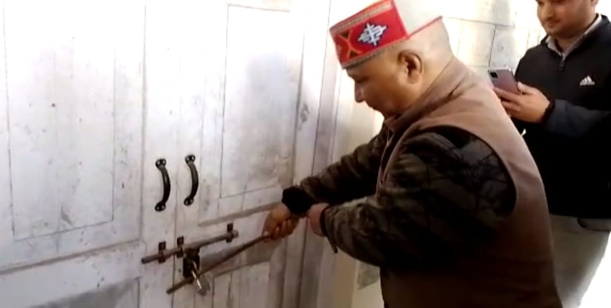 Villagers broke the locks of GIC Jaiharikhal