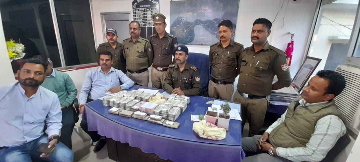 Cash And Jwellary Seazed in Pulbhatta