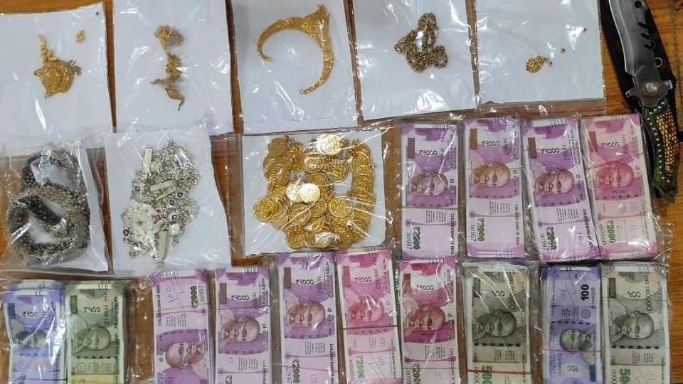 Jabalpur: Baba who cheated in the guise of black magic arrested, fake notes worth Rs 20 lakh recovered