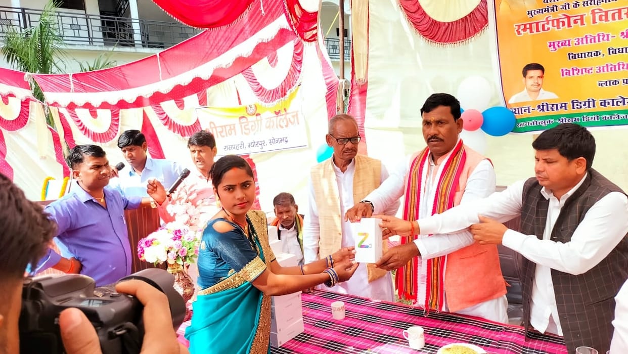 Tablets distributed to students