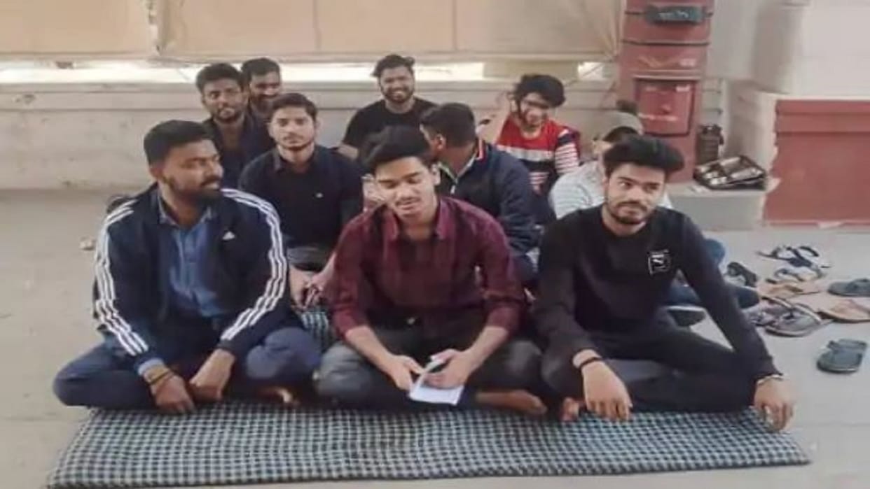 Students protest in BHU Allegations of debarment from examination, sloganeering at the gate of Central Office