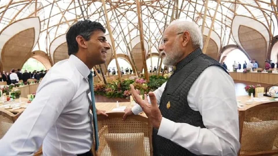 UK Plans To Cut Admissions In Top Universities Indian Students Appeals to PM Rishi Sunak News in Hindi