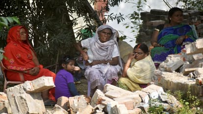 Ruckus on sixlane road project, women lying in front of bulldozer