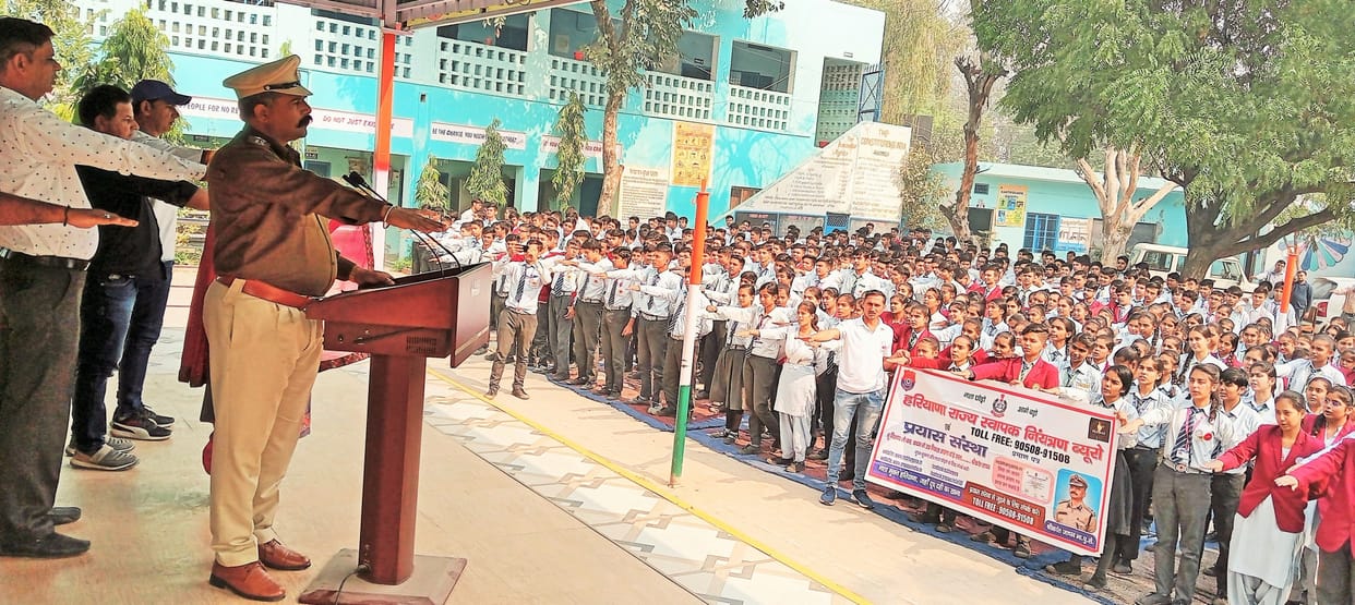 Students and teachers administered oath not to take drugs