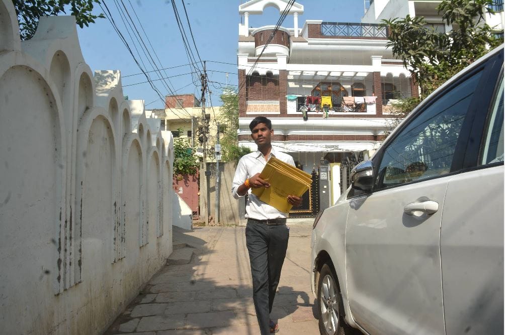 Income Tax Raid On Abu Azmi Close Friends Continue In Varanasi gold ornaments found in walls