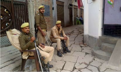 Income Tax Raid On Abu Azmi Close Friends Continue In Varanasi gold ornaments found in walls