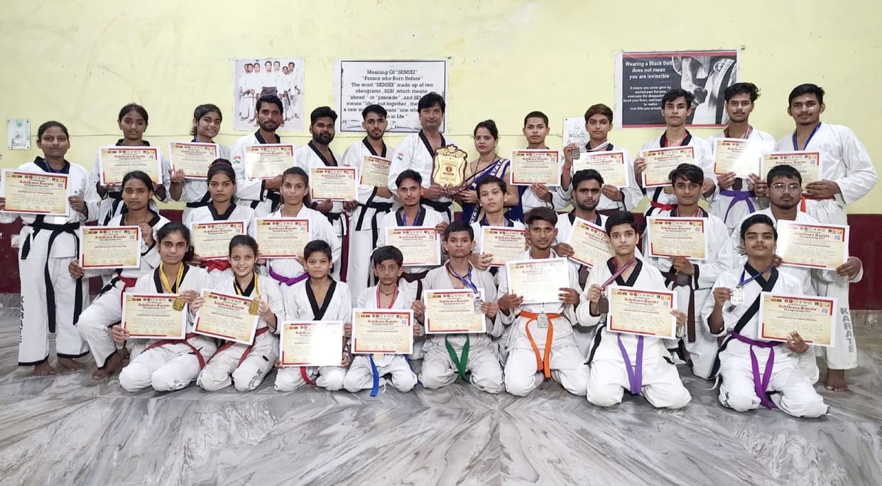 Etah players won 20 gold medals in Karate Championship