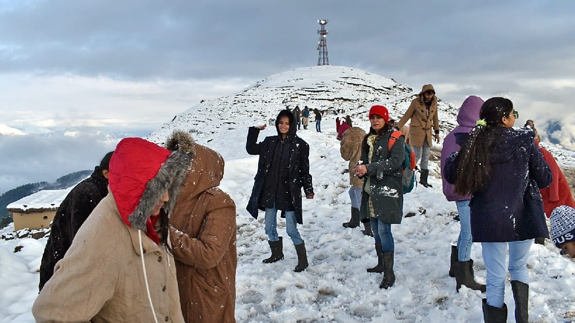 Tourists reached Nattatap on the second day as well for watching snow