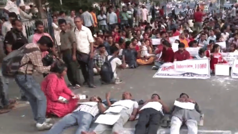 teaching job aspirants protests near CM Mamata Banerjee’s residence in kolkata