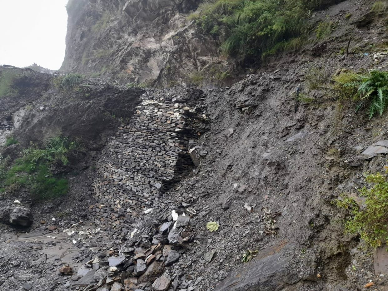 Pithoragarh security wall installed two weeks ago collapsed due to stoppage of movement villages are trouble