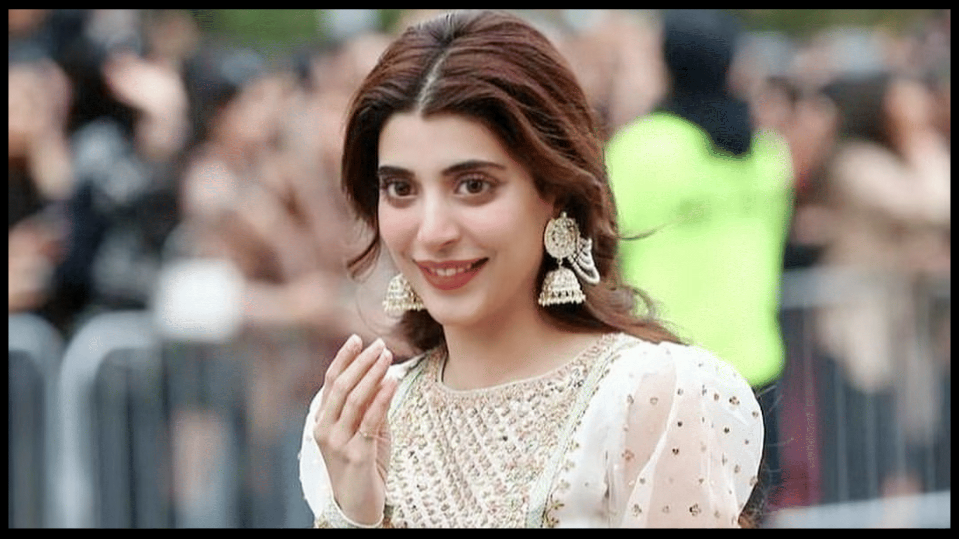 Video: pakistani actress urwa hocane trolled for her ramp walk users says aapke bas ki nahi hai