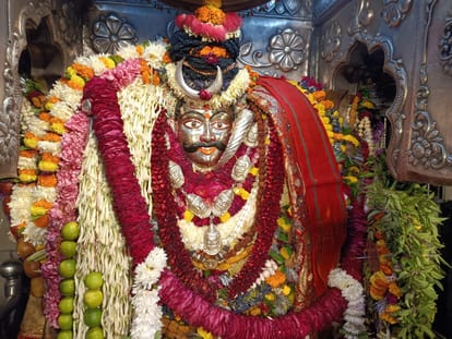 Varanasi: Four kilometer long procession, Kotwal of Kashi seated on a palanquin in royal attire.