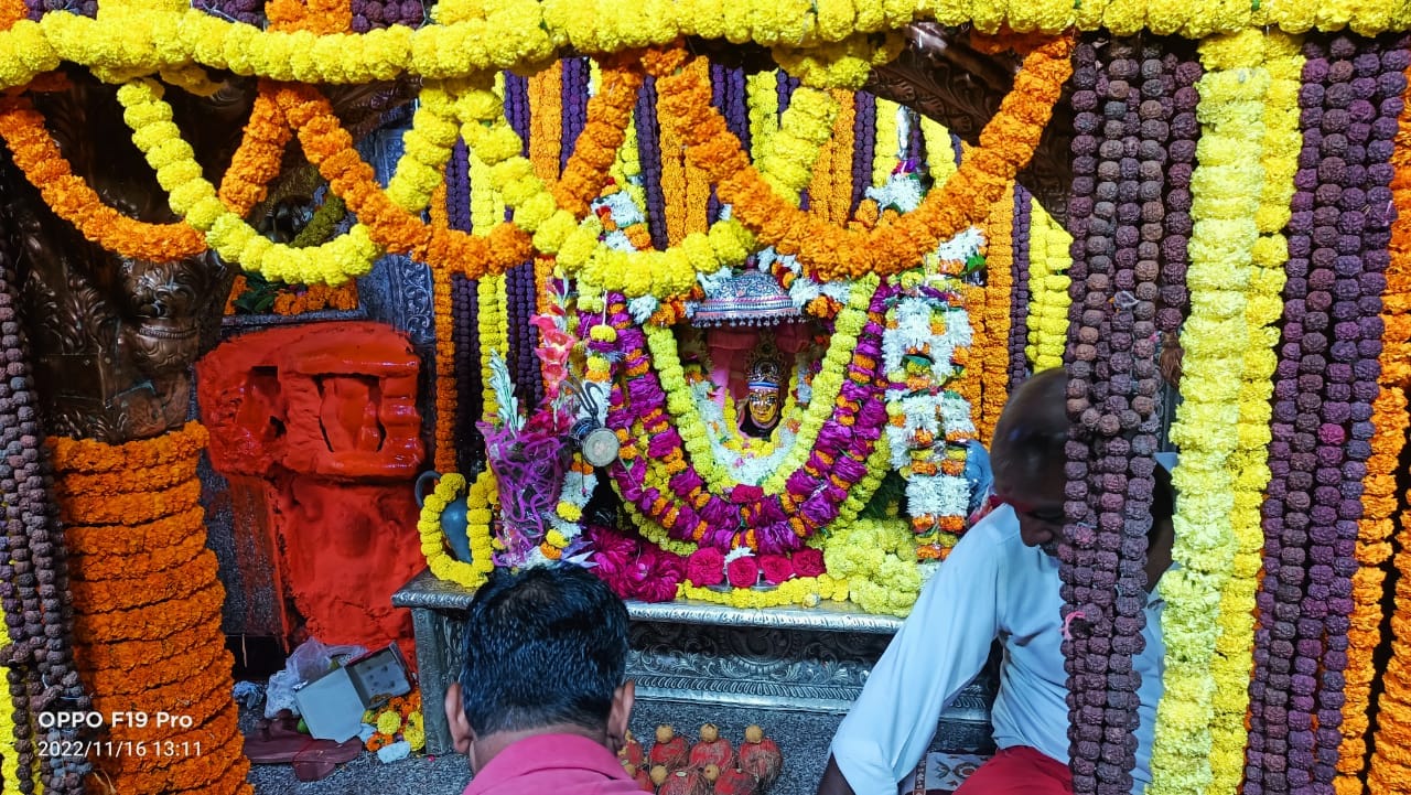 Kaal Bhairav Jayanti 2022 happy Birthday of Kashi ke Kotwal cutting 801 kg cake see photos