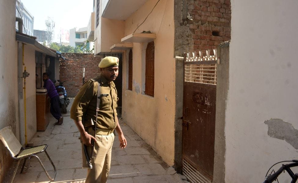 Income Tax Raid on Abu Azmi close friends continue in varanasi many crores of rupees found