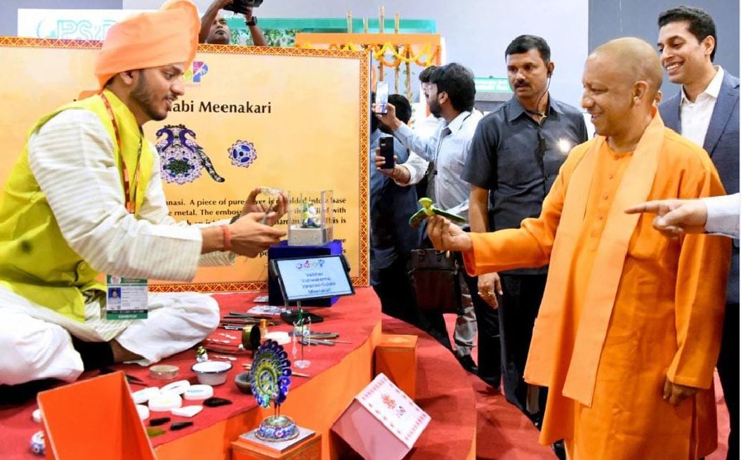 Gulabi  Meenakari of Kashi shining in International Trade Fair in delhi CM Yogi also reached