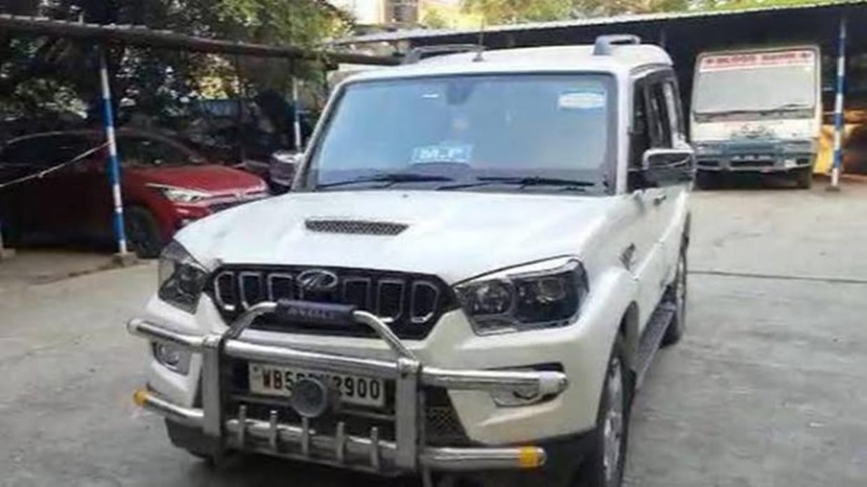 West Bengal Murshidabad MP vehicle hits child death in hospital news in hindi